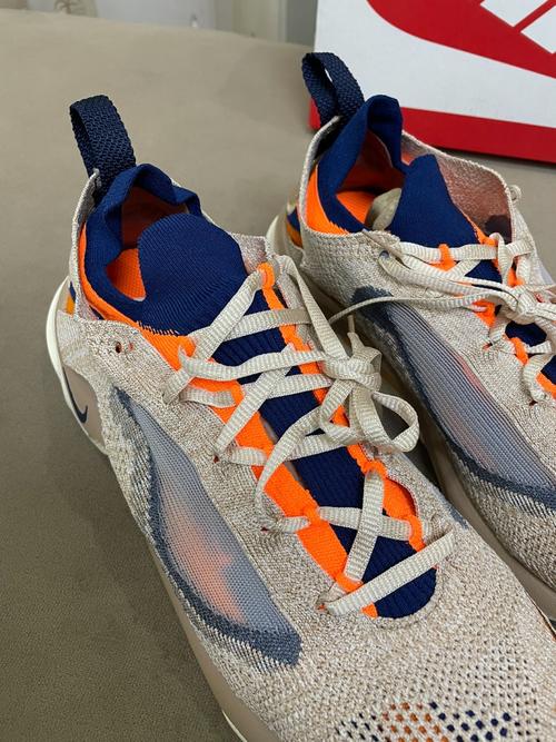 Nike Flyknit技术如何实现轻量与支撑的平衡？-图2