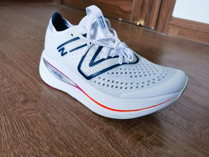 New Balance跑鞋黑科技有哪些核心优势？-图2