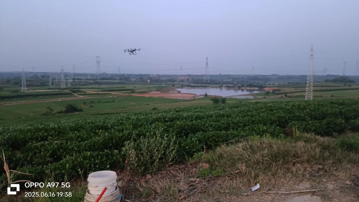 喷农药无人机一台多少钱？-图2