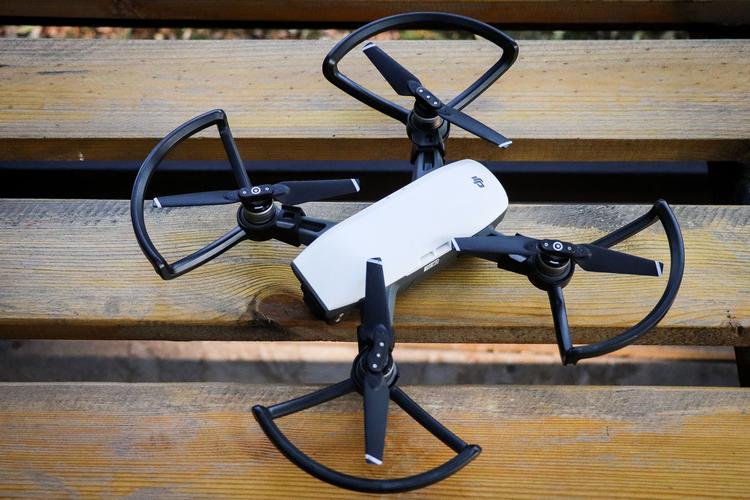 大疆Spark视频，创意飞行视角如何惊艳？-图2