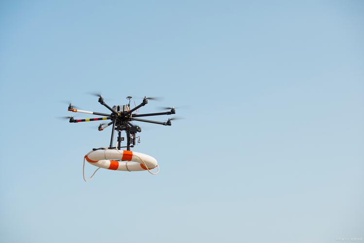 无人机穿门视频下载，如何获取与使用？-图1