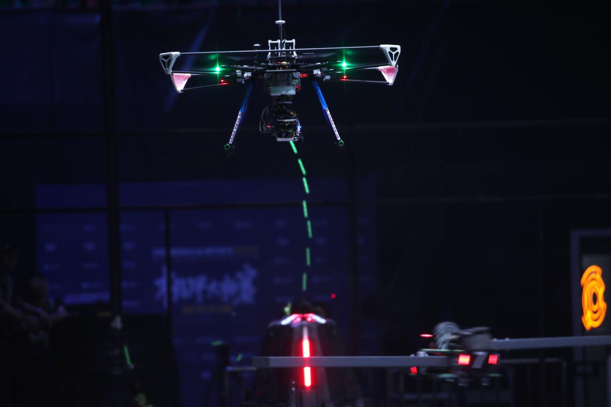 大疆机甲大师对战无人机，谁更强？-图1