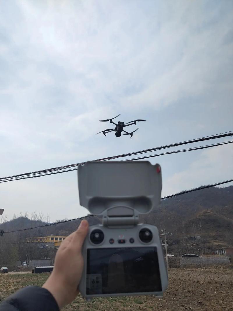 无人机拍飞机的视频下载-图1