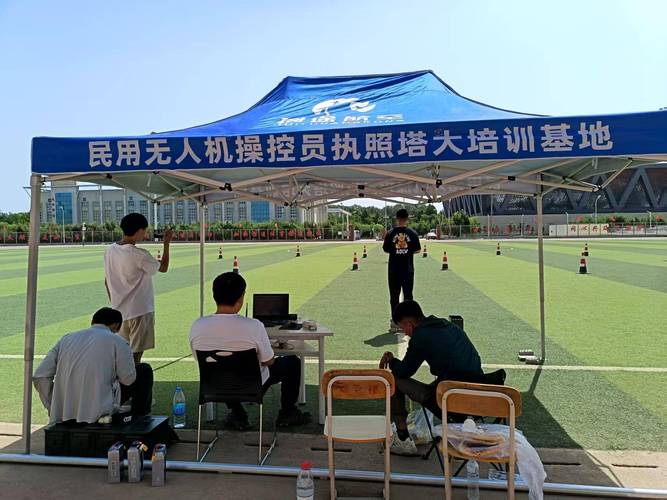 学校为何开展无人机设备培训？-图2