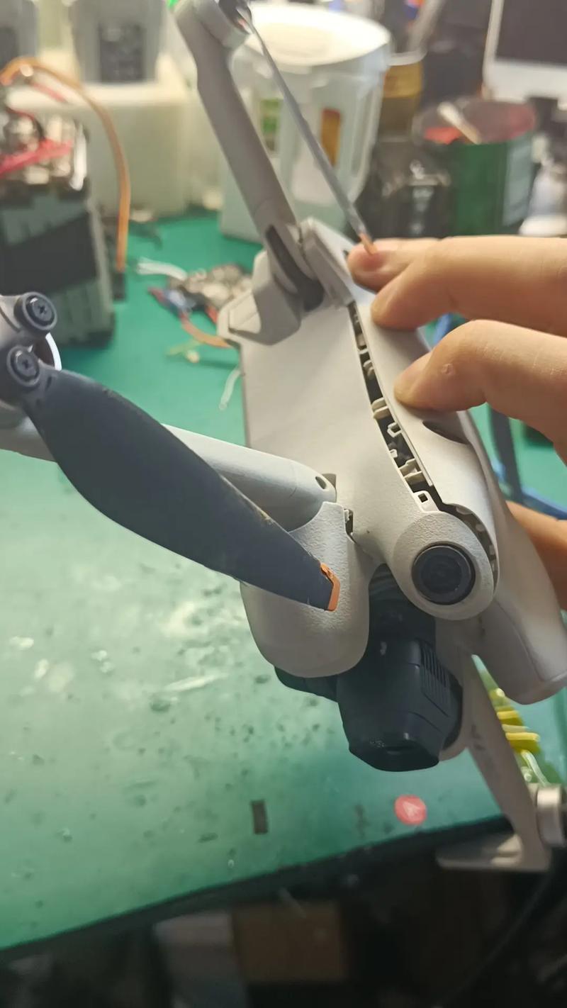 大疆无人机GPS拆卸步骤是怎样的？-图2