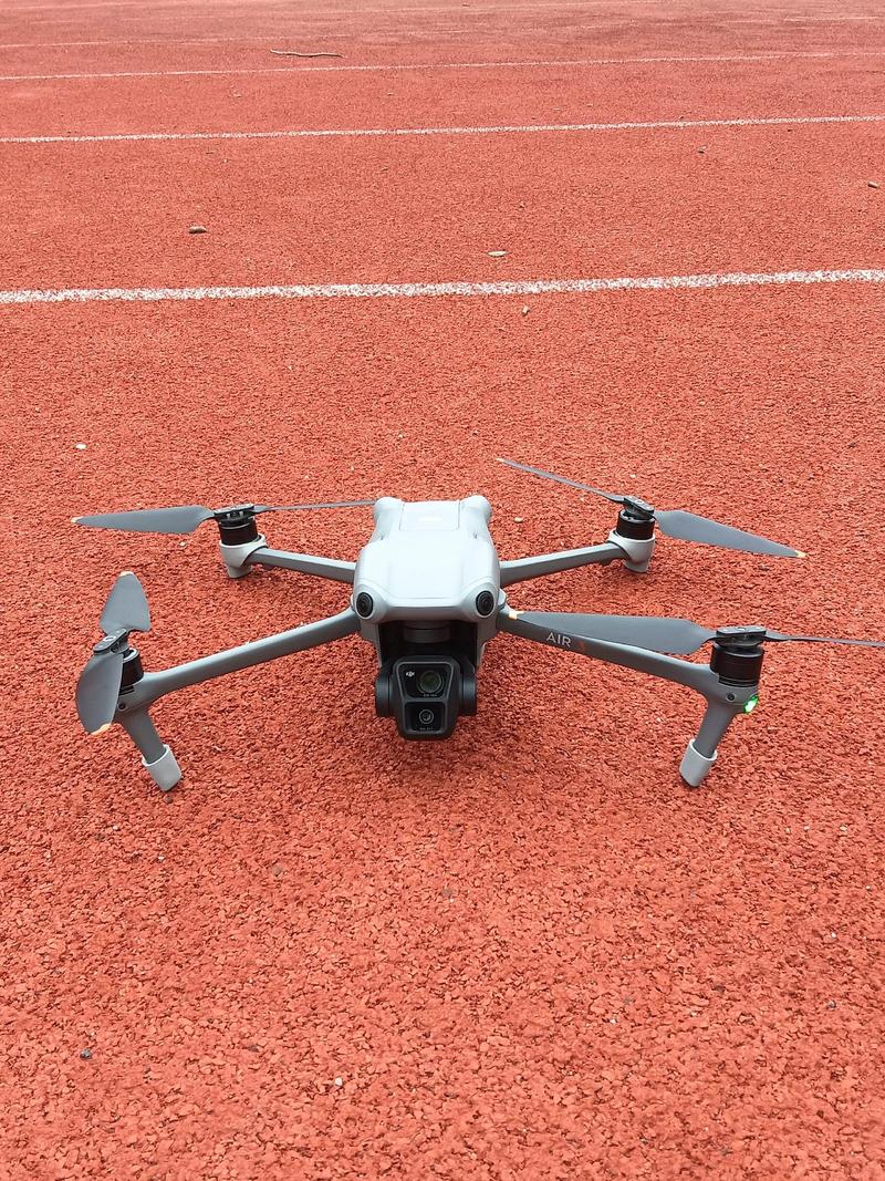 无人机如何实现垂直平面稳定拍摄？-图1