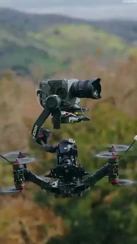 无人机如何实现垂直平面稳定拍摄？-图2
