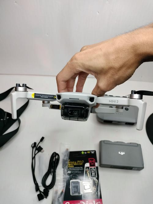 小型迷你飞行拍摄无人机有何优势？-图1