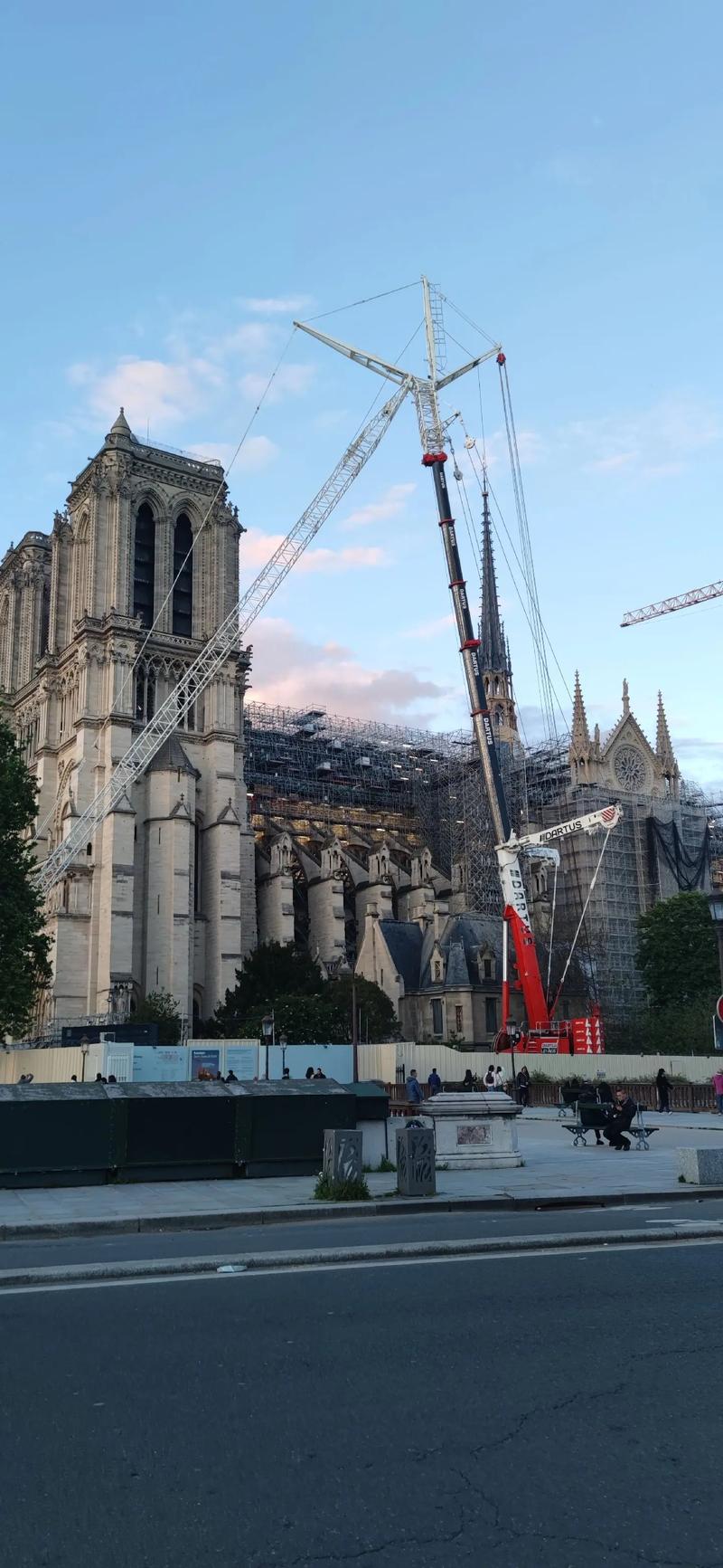 巴黎圣母院无人机如何精准灭火?-图2 巴黎圣母院无人机如何精准灭火?-图2