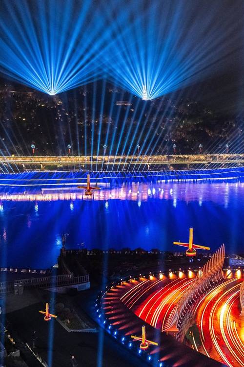 春晚无人机如何点亮港珠澳大桥?-图1 春晚无人机如何点亮港珠澳大桥?-图1